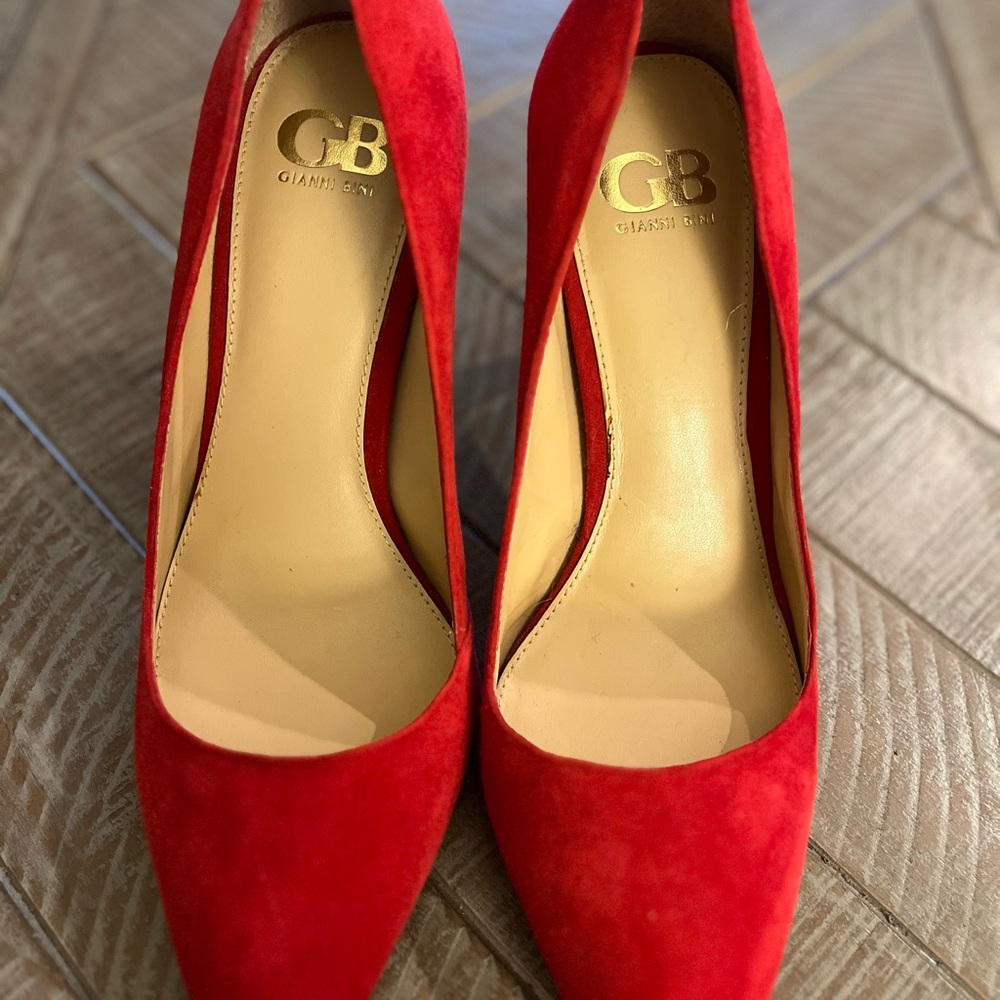 Gianni Bini "Point-Taken" Lorenz Red suede 4” heels  Size: 9.5